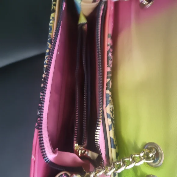 Multicolor Graffiti Chain Shoulder Bag - Picture 4 of 4